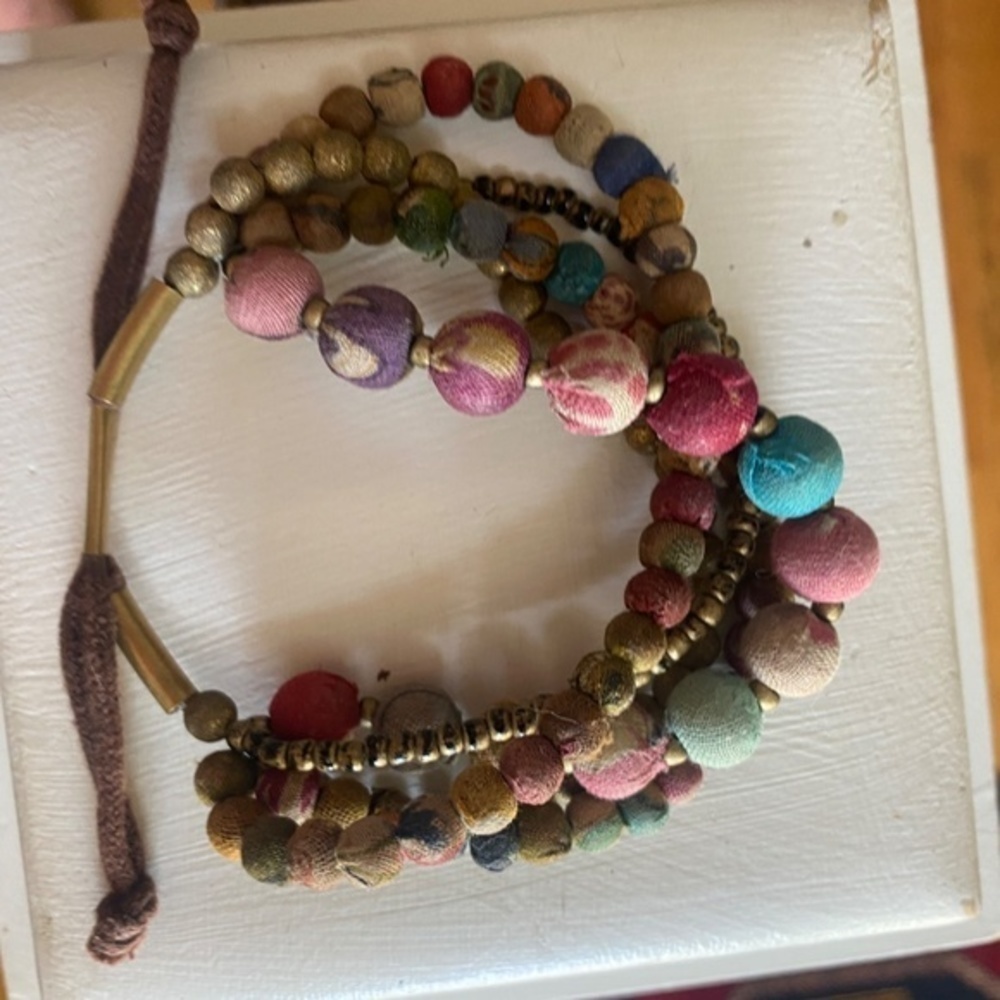 Paper Beaded Bracelet and Matching Earrings - Picture 3 of 6